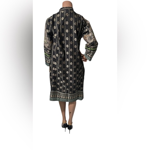 Elegant Black and Gold Women's Dress - Picture 9 of 12